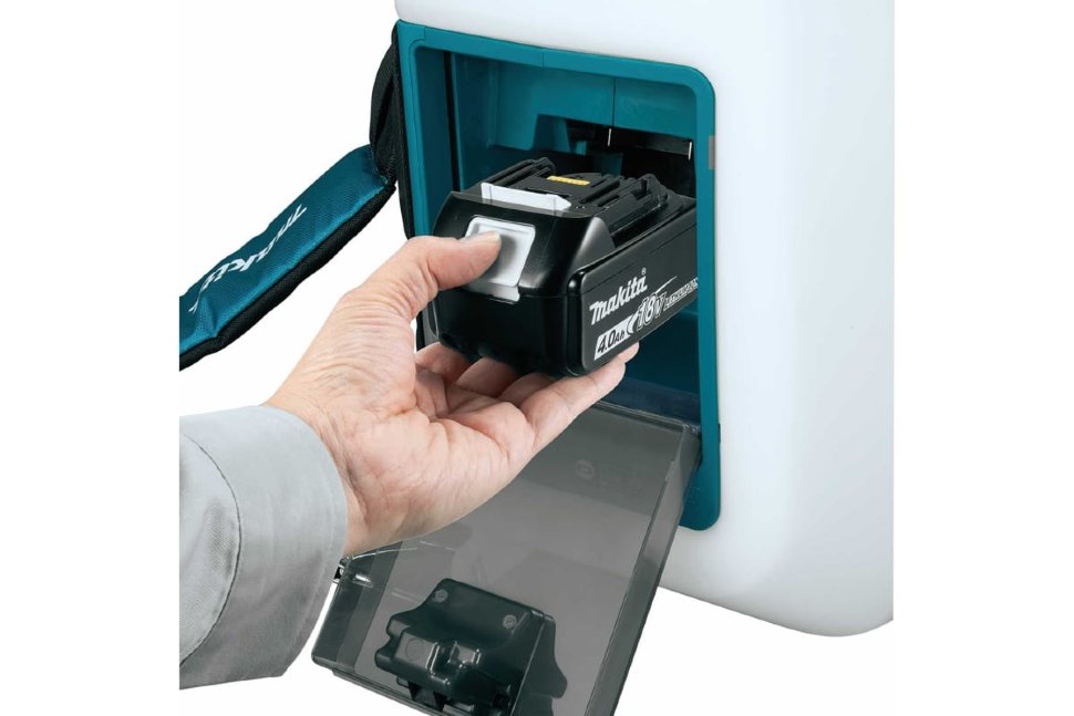 Опрыскиватель аккумуляторный Makita DUS158Z LXT 18 В, объем бака 15 л, 5 бар, шланг 1.7 м, двойная форсунка  Опрыскиватель аккумуляторный Makita DUS158Z LXT 18 В, объем бака 15 л, 5 бар, шланг 1.7 м, двойная форсунка