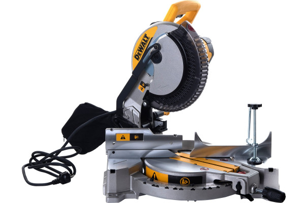 Торцовочная пила DeWalt DWS713